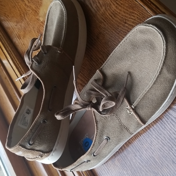 TOMS Men's Boat Shoes - Picture 6 of 7